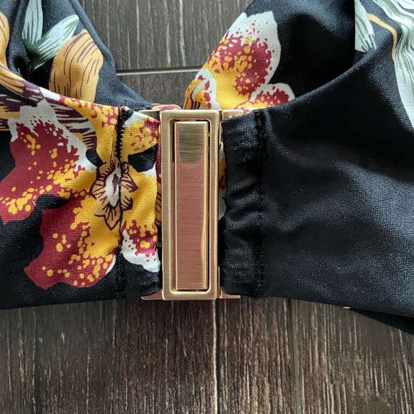 Volcom Bikini Top - Picture 6 of 10